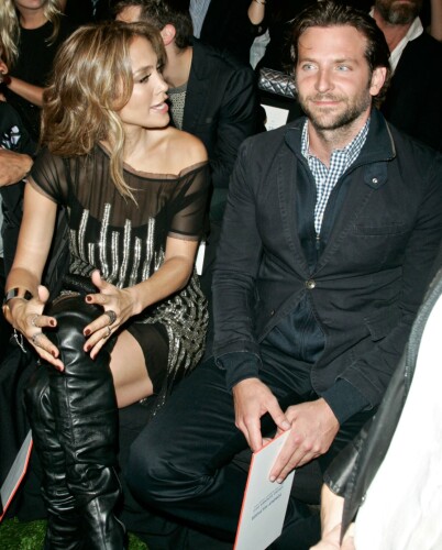 ROMANSERYKTER: Etter at stjerneduoen Jennifer Lopez og Bradley Cooper ble observert ute sammen på en middag var det flere som var overbevist om at noe var på gang mellom dem. Foto: NTB Scanpix ROMANSERYKTER: Etter at stjerneduoen Jennifer Lopez og Bradley Cooper ble observert ute sammen på en middag var det flere som var overbevist om at noe var på gang mellom dem. Foto: NTB Scanpix